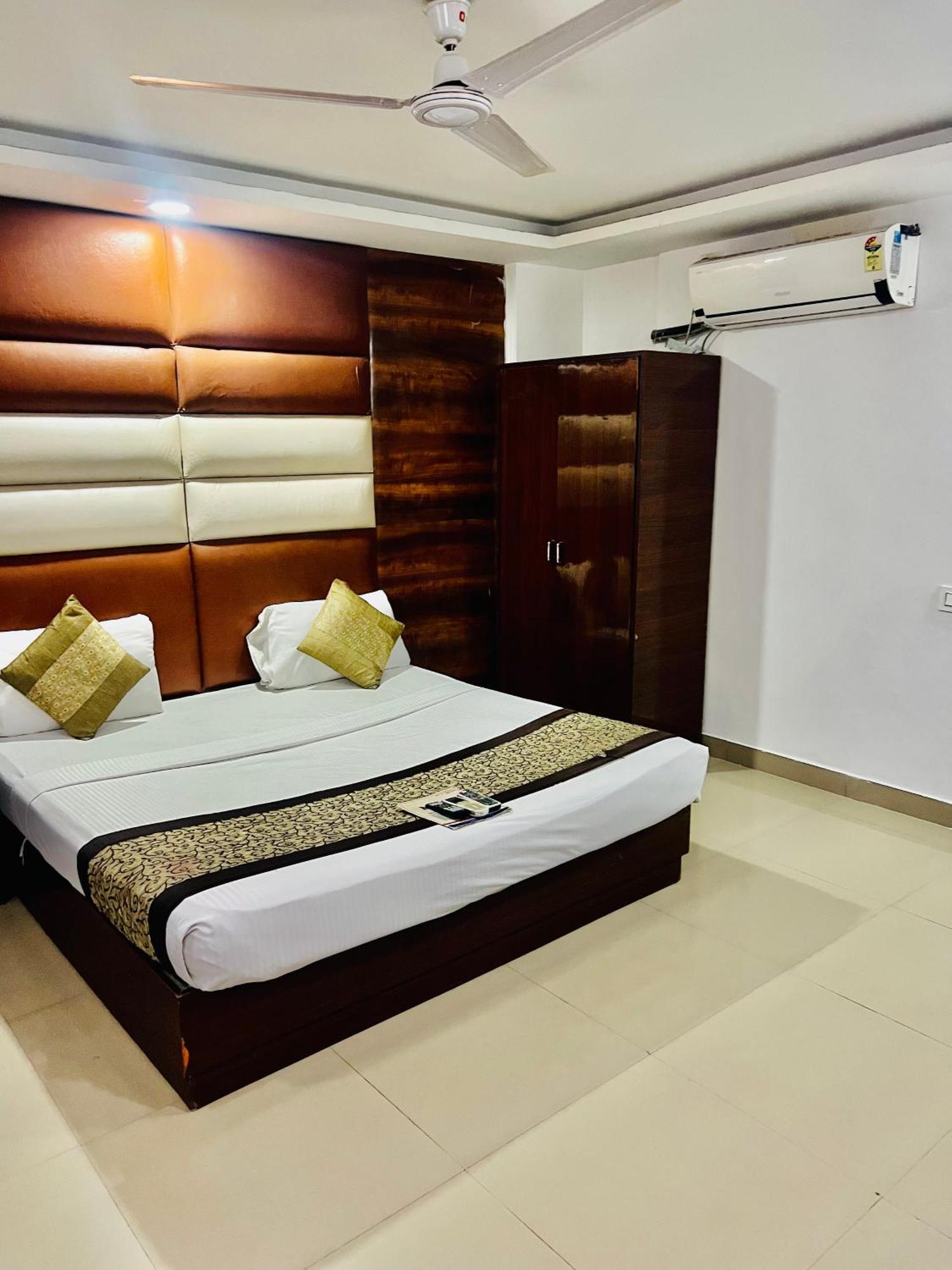 Hotel New Delhi Exterior photo