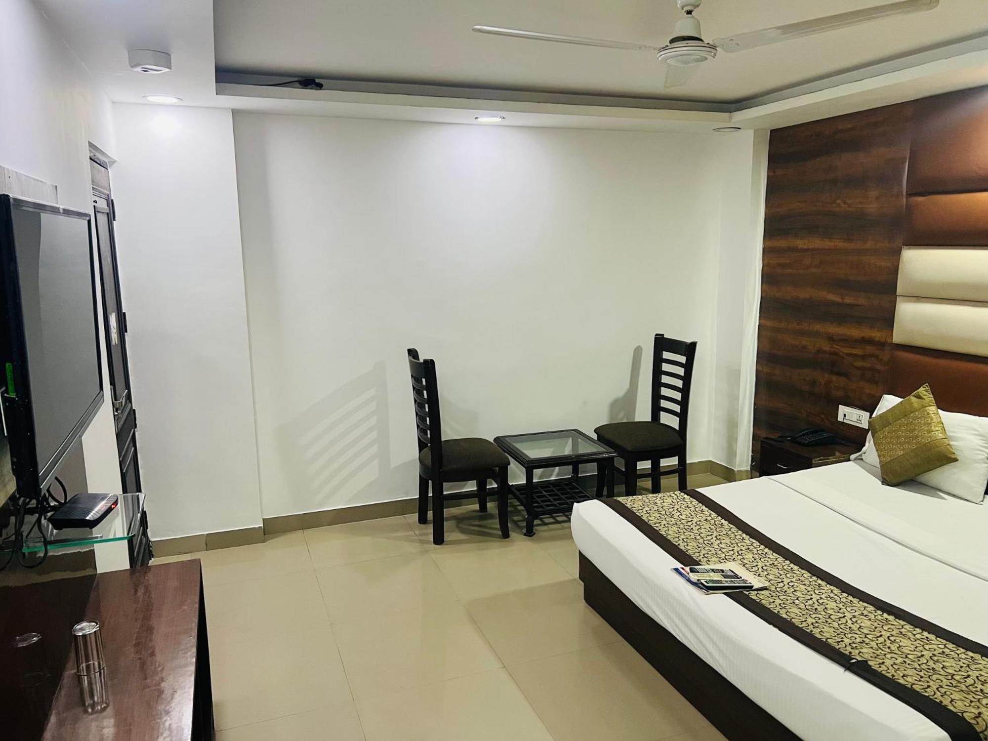 Hotel New Delhi Exterior photo