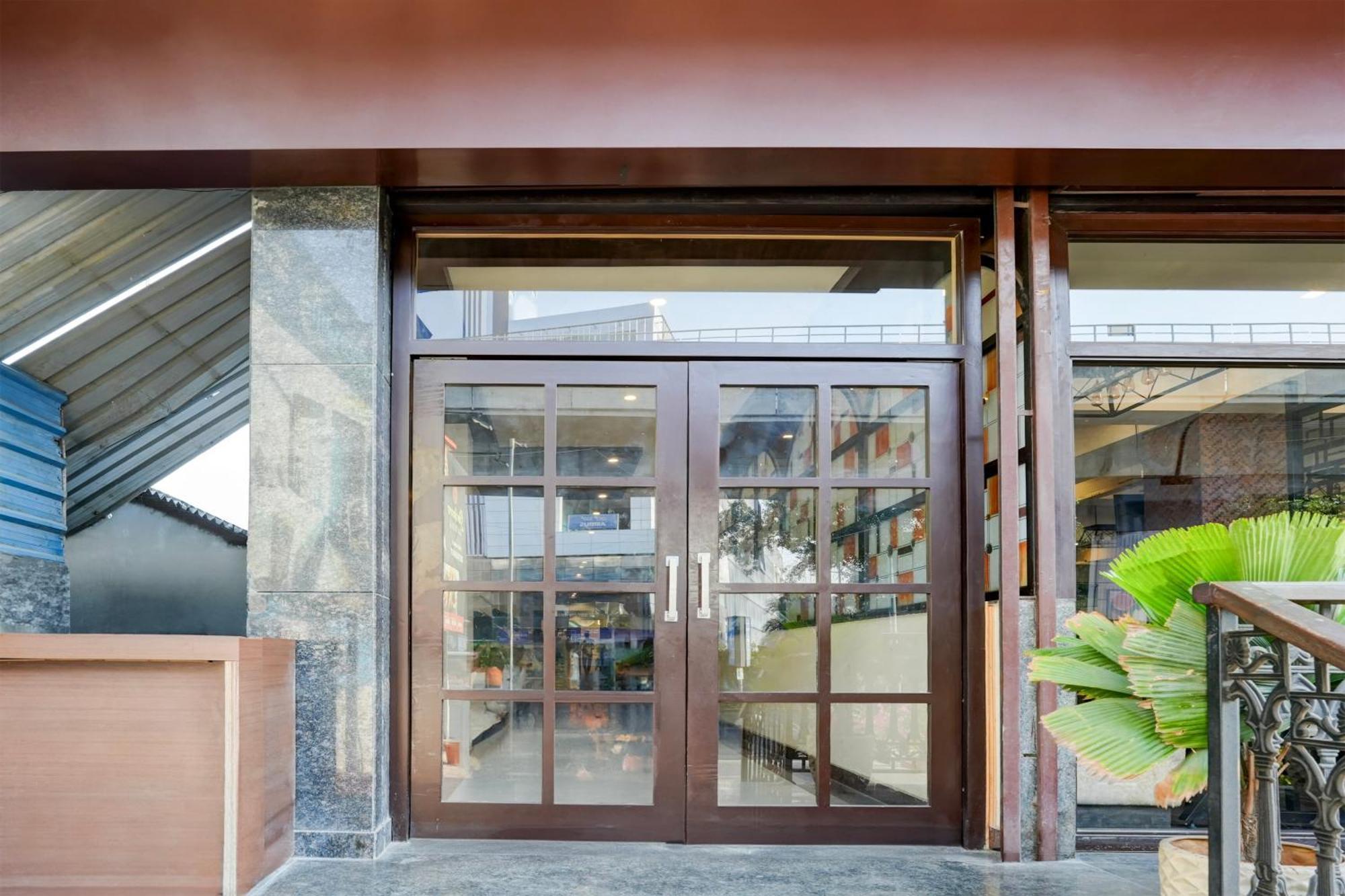 Hotel New Delhi Exterior photo